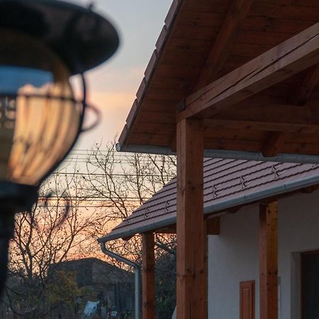 Kun Pista Vendeghaz Hotel Vertesboglar Екстериор снимка